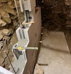 Maçon à Marsillargues : construction d’un muret en parpaing